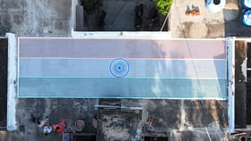 25 పైసల నాణేలతో భారీ జాతీయ పతాకం.. కానిస్టేబుల్ వినూత్న దేశ భక్తి