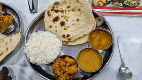 రాత్రి భోజనానికి ఏది ఎక్కువ ప్రయోజనకరం.. అన్నం లేదా రోటీ?