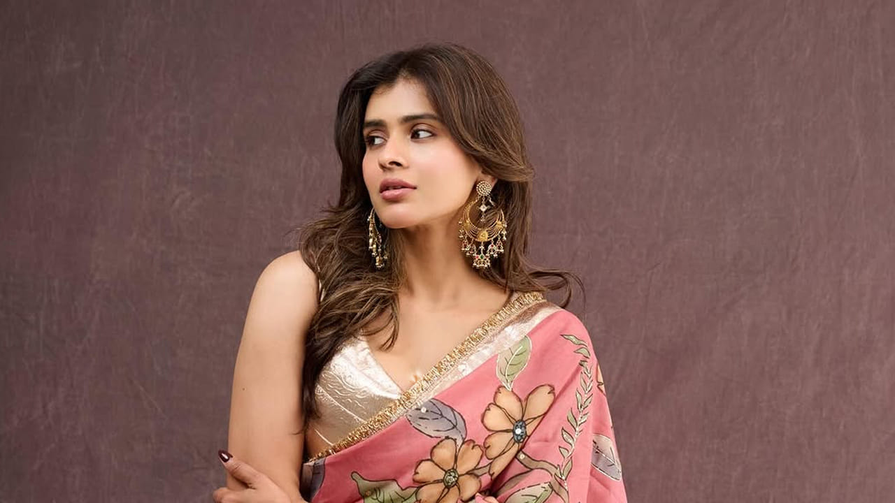 కానీ రీసెంట్‌గా ఈషా హర్రర్ మూవీతో థియేటర్లో సందడి చేసింది. ఈ మూవీలో ఈ బ్యూటీ తన నటనతో ప్రతి ఒక్కరినీ ఆకట్టుకుంది.ఇదే కాకుండా తెలుగులో పలు సినిమాలు చేస్తున్నట్లు సమాచారం.