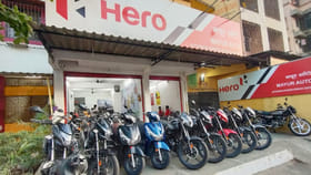 ఈ బైక్‌ ధర కేవలం రూ.74 వేలే.. మైలేజీ 70 కి.మీ.. మార్కెట్లో హవా..