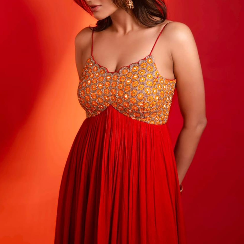 దాంతో మంచి ఛాన్స్ దొరికితే తమ టాలెంట్ మొత్తం చూపించడానికి, అలాగే ఎలాంటి సాహసమైన చేయడానికి హీరోయిన్స్ రెడీ అవుతున్నారు. అయితే కొంతమంది ముద్దుగుమ్మలు కొన్ని సినిమాలతోనే పరిమితం అవుతున్నారు. వరుసగా సినిమాలు చేసి ఆ తర్వాత అవకాశాలు లేక సోషల్ మీడియాతోనే గడిపేస్తున్న హీరోయిన్స్ చాలా మంది ఉన్నారు.