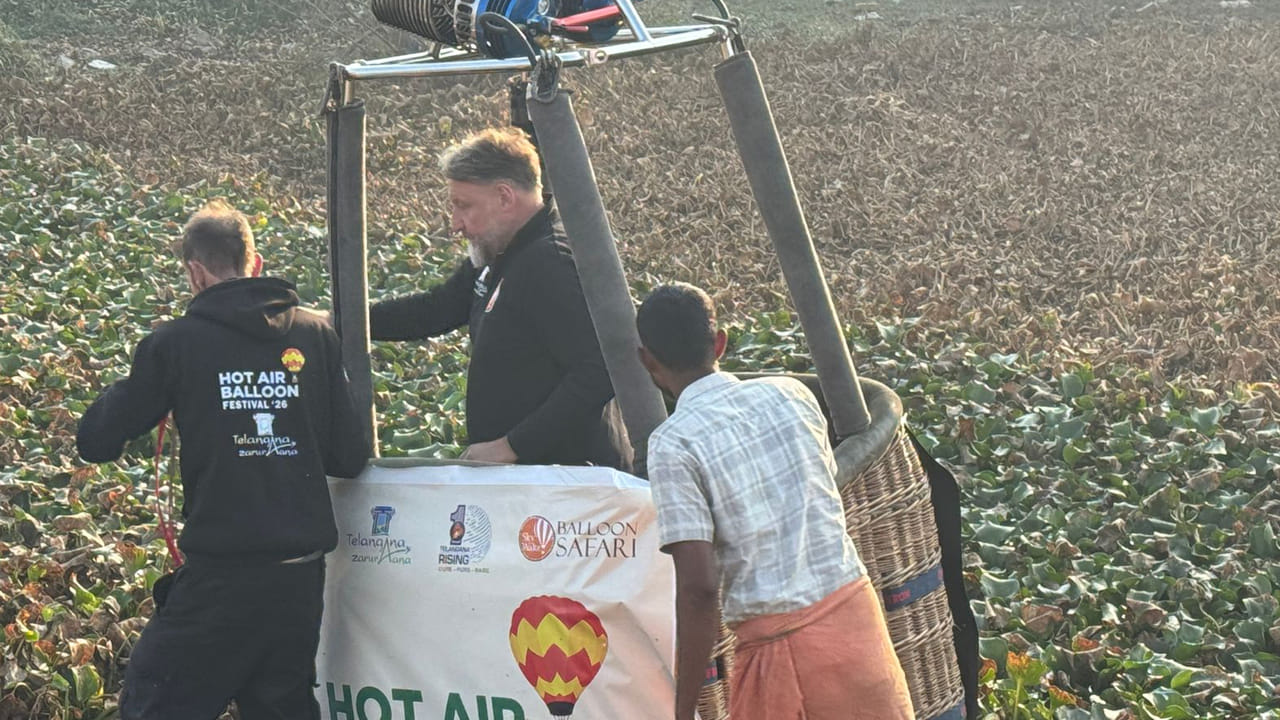 Hyderabad: ఇబ్రహీంబాగ్ సరస్సులో హాట్ ఎయిర్ బెలూన్ అత్యవసర ల్యాండింగ్