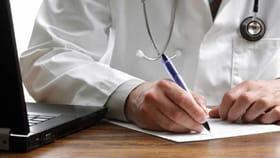 డాక్టర్ల గజిబిజి రాత మెడికల్ షాపు వాళ్లకు ఎలా అర్థమవుతుంది..?