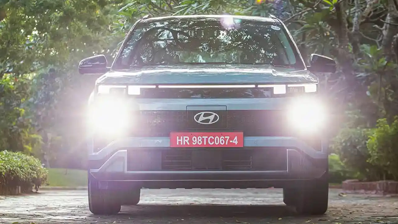 హ్యుందాయ్.. డిసెంబర్లో హ్యుందాయ్ 0.5 శాతం స్వల్ప వృద్ధిని నమోదు చేసింది. డిసెంబర్ 2024లో 42,208 యూనిట్లు అమ్ముడయ్యాయి. ఈ ఏడాది ఈ సంఖ్య 42,416 యూనిట్లుగా ఉంది. నవంబర్తో పోలిస్తే అమ్మకాలు 15.7 శాతం తగ్గాయి.