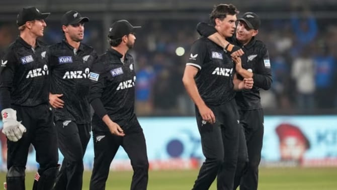 ఒంటరి పోరాటం చేసిన కింగ్.. 41 పరుగుల తేడాతో ఓడిన భారత్