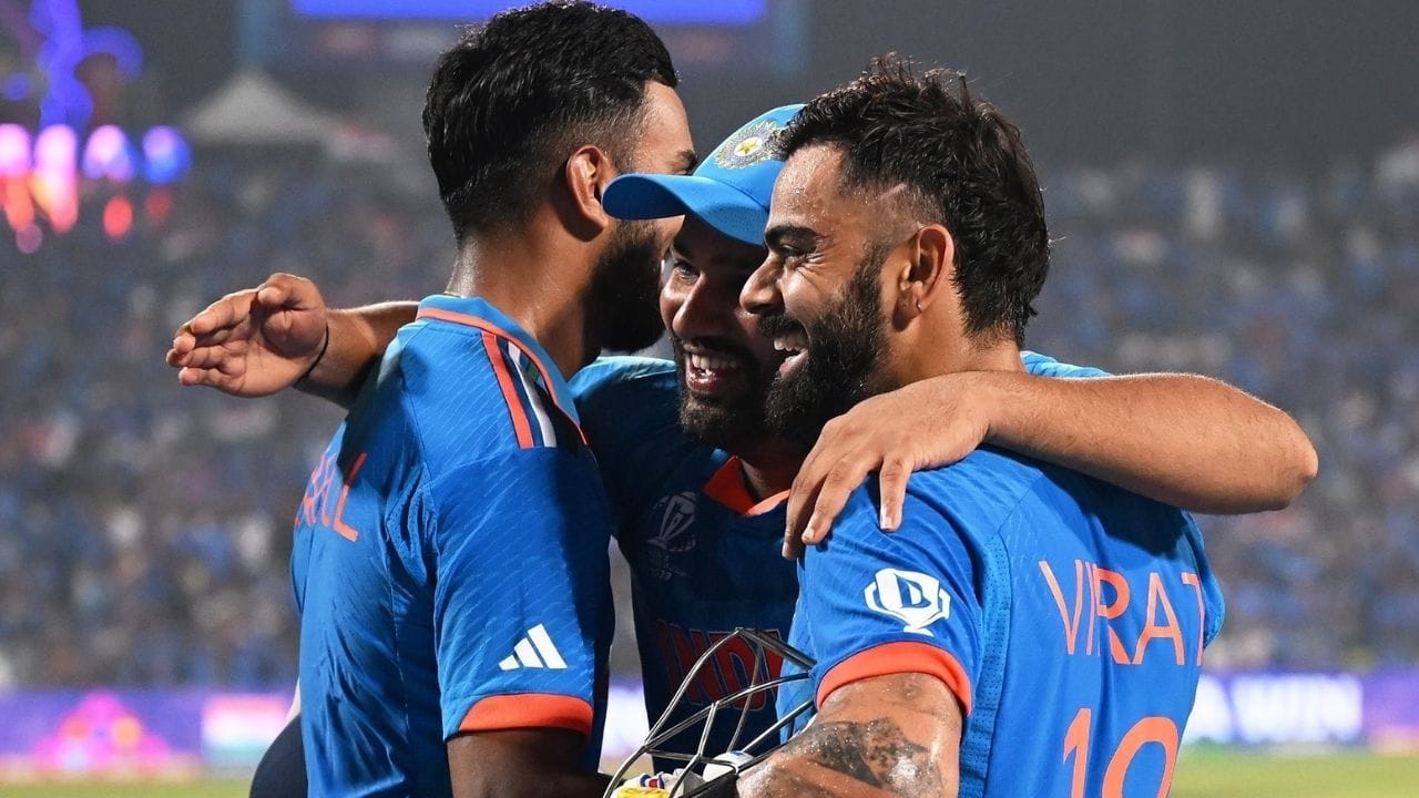 న్యూజిలాండ్‌పై అత్యధిక వన్డే పరుగులు చేసిన టాప్-3 ప్లేయర్లలో 1. రికీ పాంటింగ్ (ఆస్ట్రేలియా): 1,971 పరుగులు, 2. విరాట్ కోహ్లీ (భారత్): 1,751+ పరుగులు (కేవలం 35 ఇన్నింగ్స్‌ల్లో), 3. సచిన్ టెండూల్కర్ (భారత్): 1,750 పరుగులతో నిలిచారు.