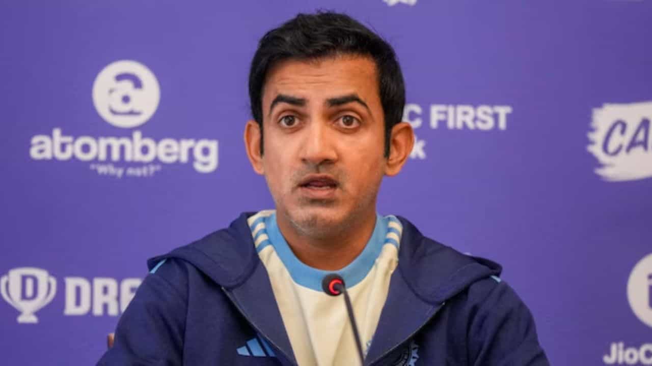 ఆసియా కప్ (2022), ఆసియా క్రీడలు (2023), దక్షిణాఫ్రికా T20I సిరీస్ (2024) లలో లక్ష్మణ్ సీనియర్ జట్టుకు తాత్కాలిక ప్రధాన కోచ్గా కూడా పనిచేశాడు. ఆసియా క్రీడలలో బంగారు పతకంతో సహా స్థిరంగా మంచి ఫలితాలను అందించాడు. ఇతరుల మాదిరిగా కాకుండా, భారత క్రికెట్ దీర్ఘకాలిక అభివృద్ధికి కట్టుబడి ఉండటానికి లక్ష్మణ్ లాభదాయకమైన IPL కోచింగ్ ఆఫర్లను తిరస్కరించాడు. బీసీసీఐ ఒక నిర్ణయం తీసుకుంటే, అతని ప్రశాంతమైన నాయకత్వం, అభివృద్ధిపై దృష్టి, వ్యవస్థతో పరిచయం అతన్ని టీం ఇండియా తదుపరి ప్రధాన కోచ్గా గౌతమ్ గంభీర్ స్థానంలో సహజ ఎంపికగా మార్చవచ్చు.