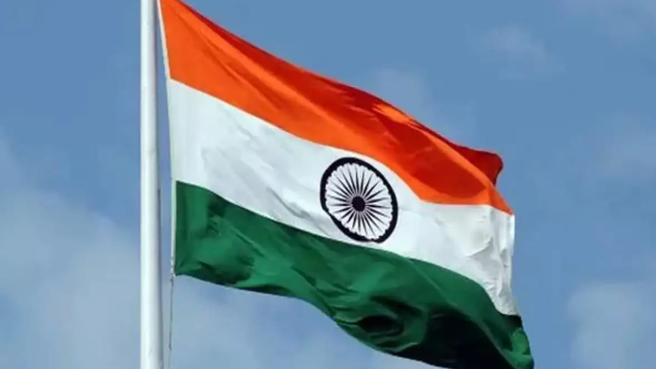 3.9 ట్రిలియన్ డాలర్ల ప్రభుత్వ అప్పుతో ఫ్రాన్స్ ఐదవ స్థానంలో ఉంది. 3.5 ట్రిలియన్ డాలర్ల అప్పుతో ఇటలీ ఏడవ స్థానంలో ఉంది. 3.8 ట్రిలియన్ డాలర్ల అప్పుతో భారతదేశం ఆరో స్థానంలో ఉంది.