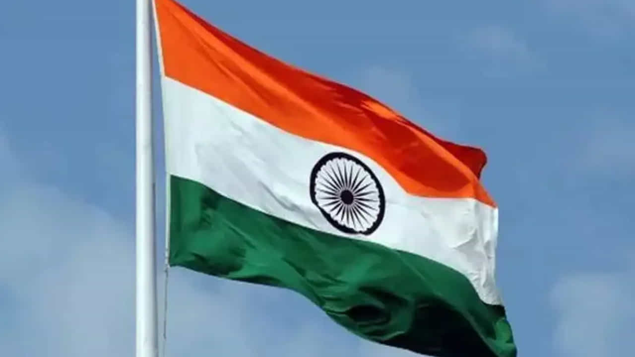 3.9 ట్రిలియన్ డాలర్ల ప్రభుత్వ అప్పుతో ఫ్రాన్స్ ఐదవ స్థానంలో ఉంది. 3.5 ట్రిలియన్ డాలర్ల అప్పుతో ఇటలీ ఏడవ స్థానంలో ఉంది. 3.8 ట్రిలియన్ డాలర్ల అప్పుతో భారతదేశం ఆరో స్థానంలో ఉంది.