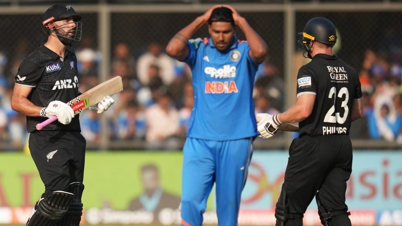 IND vs NZ : ఇండోర్ లో మిచెల్, ఫిలిప్స్ విశ్వరూపం.. భారత్ టార్గెట్ 338