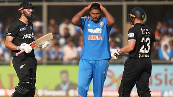 IND vs NZ : ఇండోర్ లో మిచెల్, ఫిలిప్స్ విశ్వరూపం.. భారత్ టార్గెట్ 338