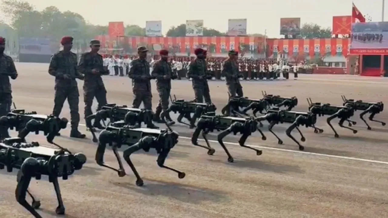 శత్రువుల గుండెల్లో వణుకు పుట్టిస్తున్న రోబోట్ డాగ్స్.. గణతంత్ర వేడుకల్లో అసలైన హైలెట్ ఇదే..