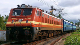 సంక్రాంతి వేళ రైల్వే ప్రయాణికులకు అలర్ట్.. షెడ్యూల్స్‌లో మార్పులు