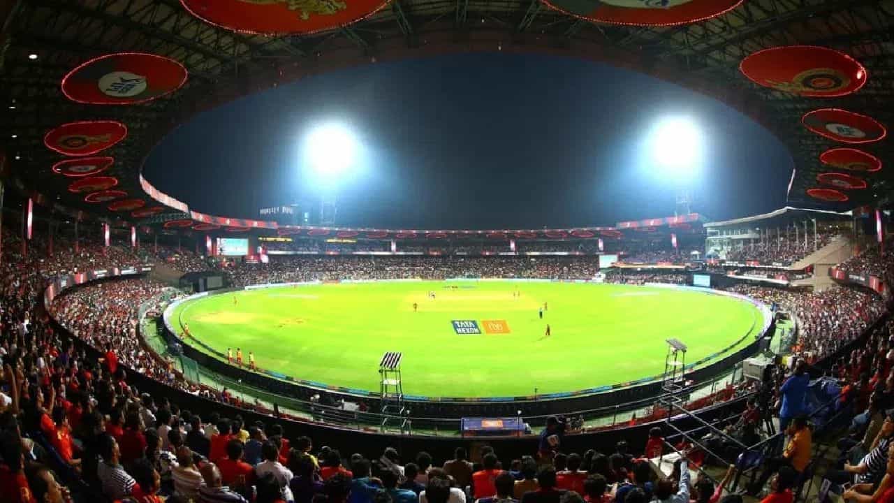 అయితే, RCB ఫ్రాంచైజీ బెంగళూరులో పాల్గొనడాన్ని ఇంకా ధృవీకరించలేదు. ఈ విషయంలో స్పష్టమైన సమాచారం అందించాలని BCCI రాయల్ ఛాలెంజర్స్ బెంగళూరు ఫ్రాంచైజీని కోరింది. IPL షెడ్యూల్‌ను సిద్ధం చేసే ముందు అన్ని ఫ్రాంచైజీలు తమ సొంత గ్రౌండ్ క్రికెట్ బోర్డుల నుండి NOC పొందాలి.