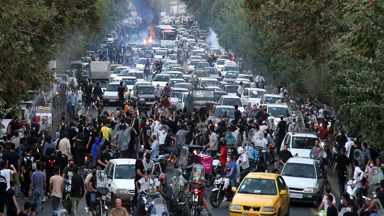 ‘అతను మమ్మల్ని మోసం చేశాడు’.. ట్రంప్ తీరుపై రగిలిపోతున్న ఇరాన్ నిరసనకారులు!