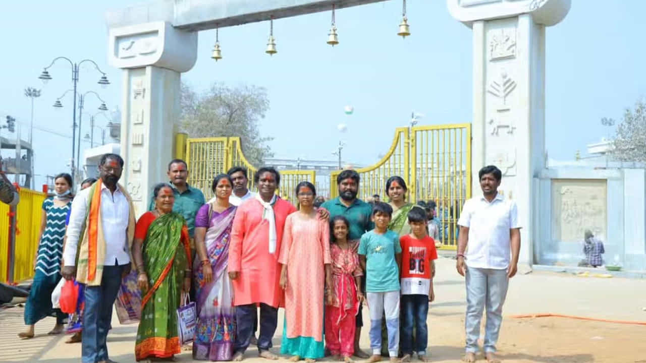 ఆసియాలోనే అతిపెద్ద గిరిజన జాతరగా పేరున్న ఈ మహా ఉత్సవానికి సామాన్యులతో పాటు వివిధ రంగాలకు చెందిన ప్రముఖులు కూడా తరలివస్తున్నారు.