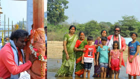 మేడారం జాతరలో మొక్కు సమర్పించుకున్న జబర్దస్త్ రచ్చ రవి.. ఫొటోస్