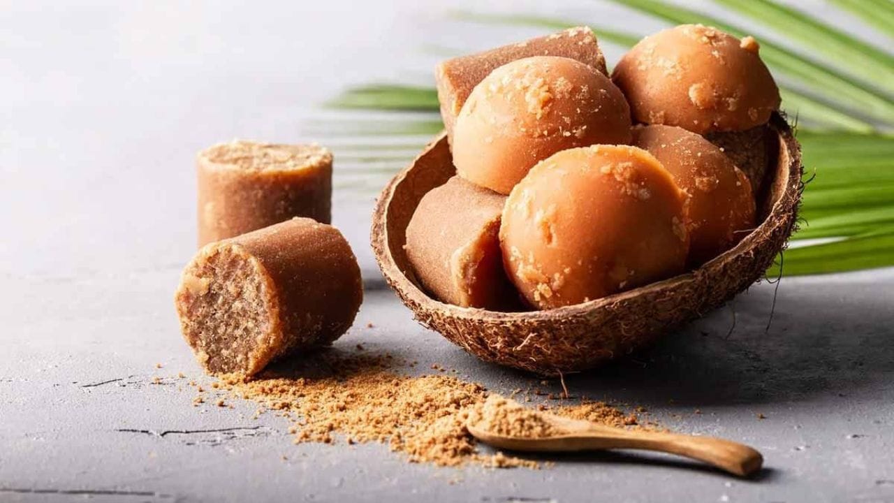 Jaggery: నల్ల బెల్లం, తెల్ల బెల్లం.. వీటిలో ఆరోగ్యానికి ఏది బెస్ట్? కొనేముందు ఇది చూడండి!