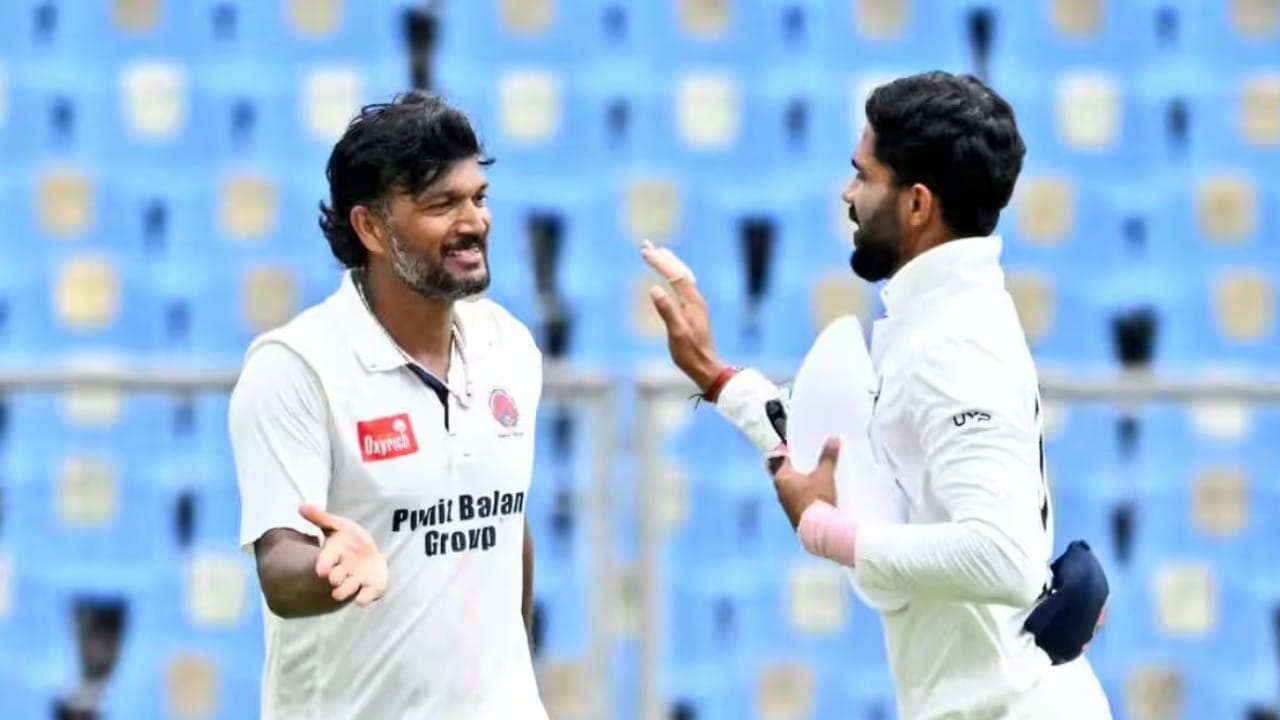 Jalaj Saxena : 500 వికెట్లు కొట్టేశాడు..7000 పరుగులు బాదేశాడు..39 ఏళ్ల వయసులోనూ నీ పవర్ తగ్గలేదు బాసూ