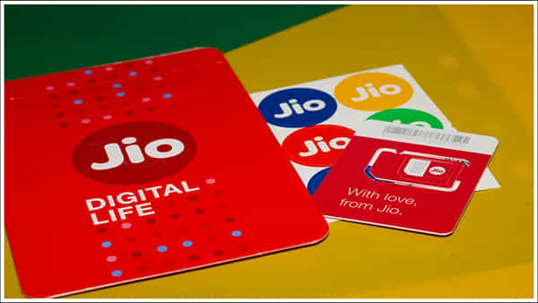 Jio Plan: సింగిల్ ప్లాన్తోనే 4 సిమ్లు యాక్టివ్.. అన్లిమిటెడ్ కాల్స్, డేటా, ఓటీటీ.. మరెన్నో బెనిఫిట్స్!
