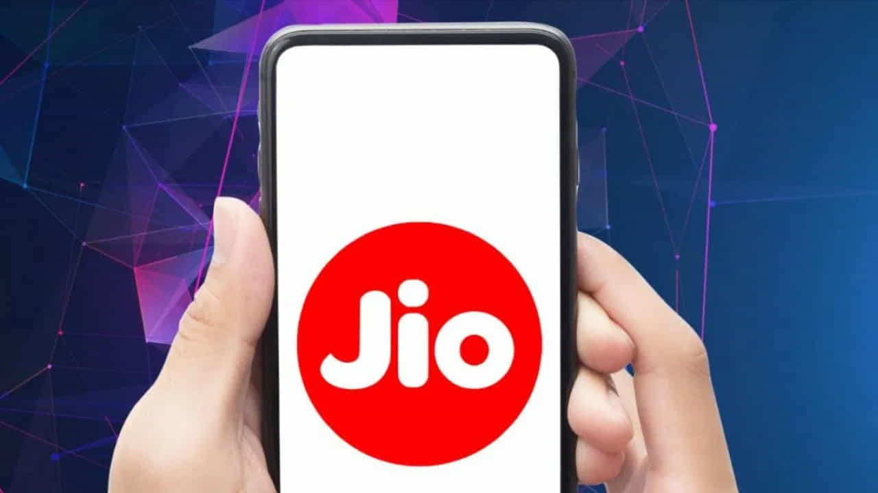Jio Plan: మీరు జియో సిమ్ కార్డు వాడుతున్నారా? కాలింగ్, SMS, కొంత డేటాను కలిగి ఉన్న చౌకైన ప్రాథమిక రీఛార్జ్ ప్లాన్ కోసం చూస్తున్నారా? జియో తక్కువ ధరల్లో అద్భుతమైన ప్లాన్ ఉంది. ఈ ప్లాన్ ధర 189 రూపాయల ప్రీపెయిడ్ ప్లాన్.