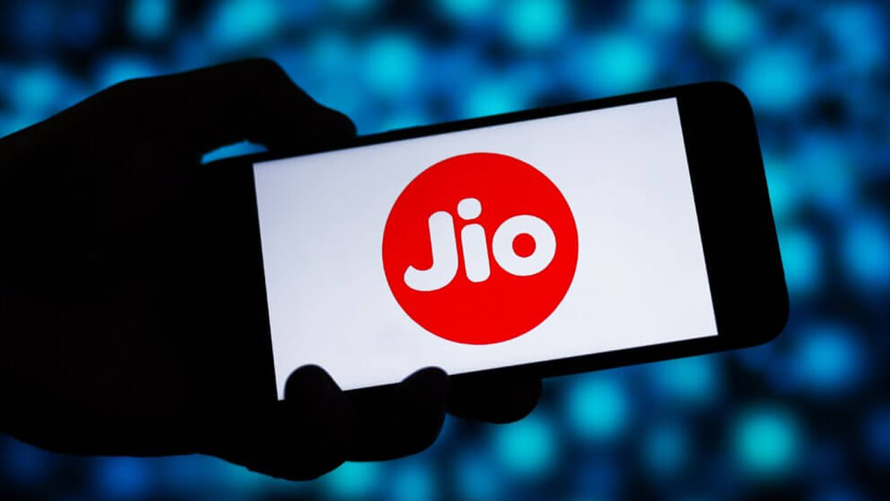  Jio Plan: దేశంలో అత్యంత ప్రజాదరణ పొందిన OTT ప్లాట్‌ఫామ్ అయిన JioHotstar తన నెలవారీ ప్లాన్‌లను ప్రకటించింది. ఇప్పటివరకు, కంపెనీ త్రైమాసిక, వార్షిక ప్లాన్‌లను అందిస్తోంది.