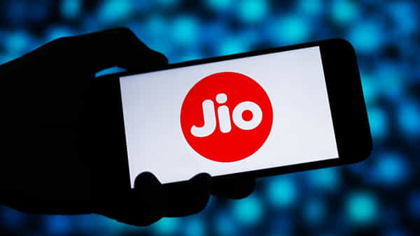 JioSphere: జియో అదిరిపోయే శుభవార్త.. యూట్యూబ్లో ఎలాంటి యాడ్స్ లేకుండానే వీడియోలు చూడొచ్చు!