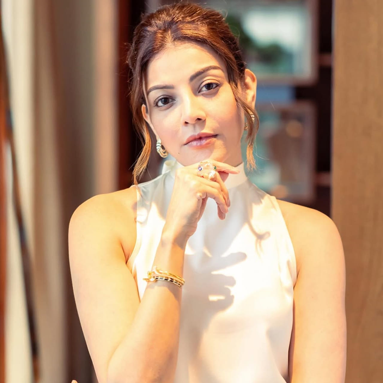 టాలీవుడ్ హీరోయిన్ కాజల్ అగర్వాల్ గురించి ప్రత్యేకంగా చెప్పక్కర్లేదు. దక్షిణాదిలో టాప్ హీరోయిన్లలలో ఒకరిగా మారిన కాజల్..కెరీర్ ఫాంలో ఉన్నప్పుడే తన స్నేహితుడు గౌతమ్ కిచ్లూని పెళ్లి చేసుకుని సినిమాలకు దూరంగా ఉంది. ఈ దంపతులకు నీల్ కిచ్లూ అనే బాబు ఉన్నారు. 