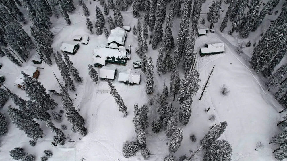 Jammu Kashmir: మంచు కురిసిన వేళలో.. అదరహో అనిపిస్తున్న కశ్మీర్ అందాలు..