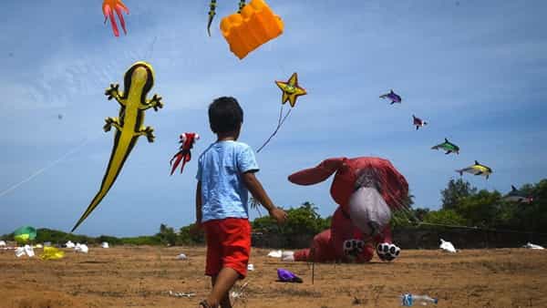 Kite Festival: హైదరాబాద్లో నింగిలో రంగుల కేళి.. పతంగుల పండగ వెనుక ఉన్న అసలు కథేంటో తెలుసా?