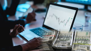 Gold and Silver Prices: మగువలకు శుభవార్త.. పతనమవుతున్న బంగారం, వెండి ధరలు.. ఎంత తగ్గిందంటే..!