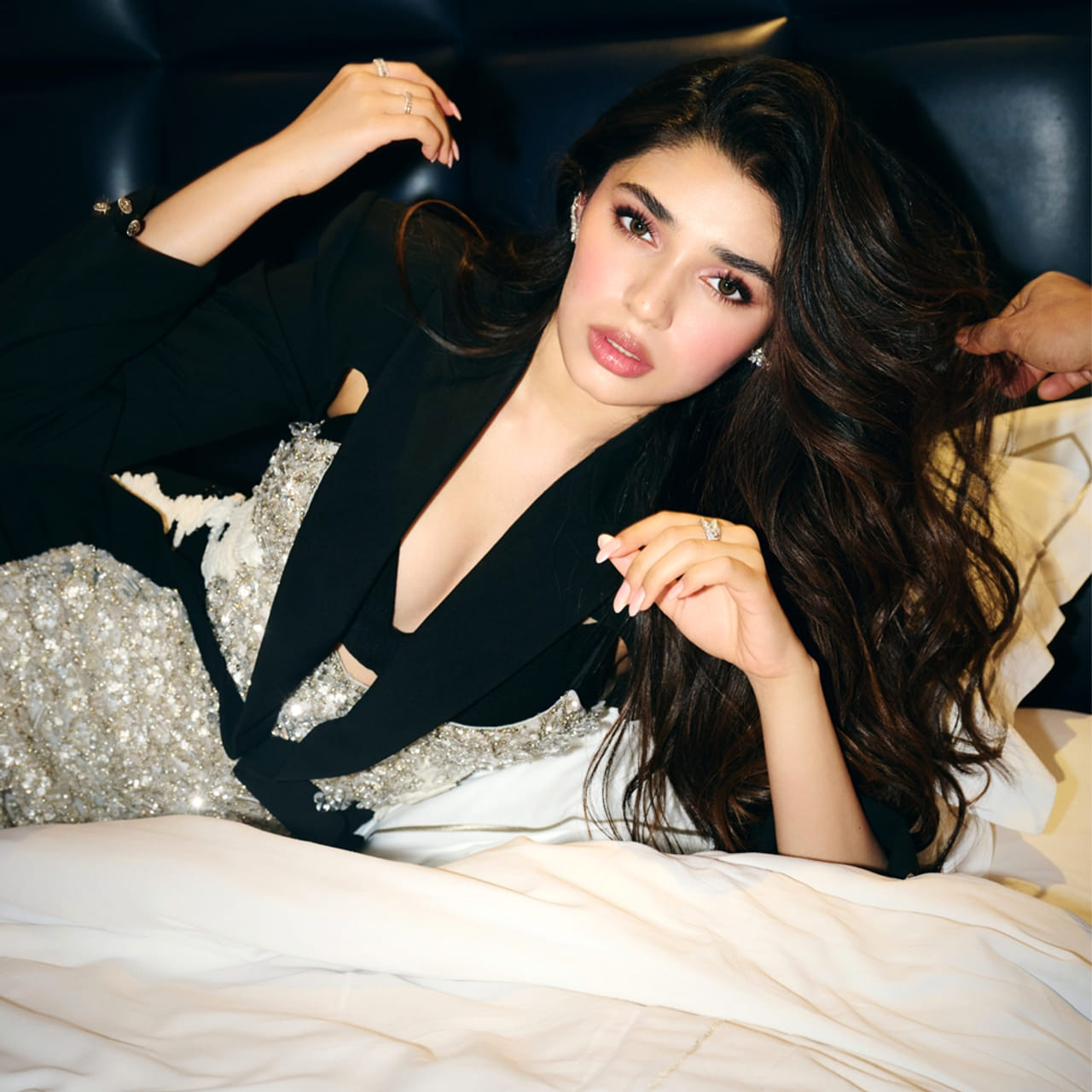 ఒకే ఒక్క సినిమాతో విపరీతమైన క్రేజ్ తెచ్చుకుంది ముద్దుగుమ్మ కృతి శెట్టి. తొలి సినిమాతోనే బ్లాక్ బస్టర్ అందుకుంది. ఉప్పెన సినిమాతో హీరోయిన్ గా పరిచయం అయ్యింది కృతిశెట్టి. బుచ్చిబాబు సన దర్శకత్వంలో వచ్చిన ఈ సినిమా మంచి విజయాన్ని అందుకుంది.