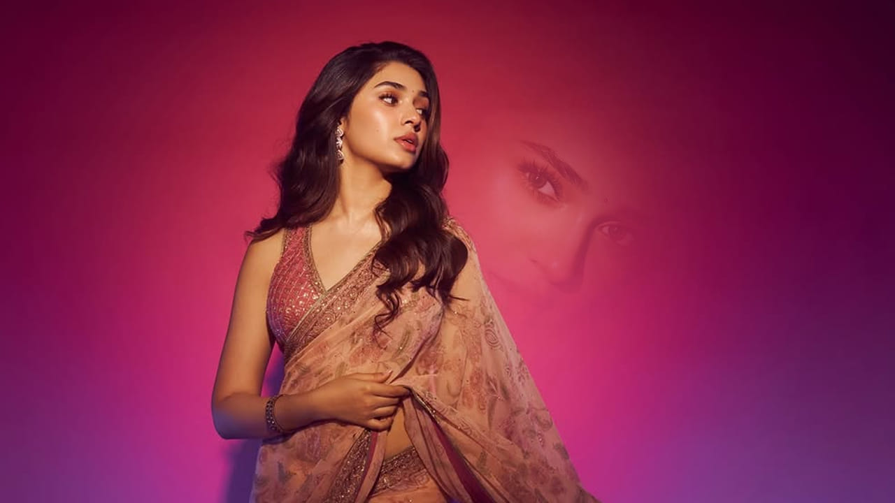 ఉప్పెన మూవీలో బేబమ్మ గా నటించి, ఆ పాత్రలో తన అందం, అభినయంతో అందరినీ ఆకట్టుకొని, కుర్రకారు ఫేవరెట్ అయిపోయింది. దీంతో ఈ బ్యూటీ టాలీవుడ్‌లో చాలా తక్కువ సమయంలోనే సీనియర్ హీరోయిన్‌గా తన సత్తా చాటుతుందని అందరూ అనుకున్నారు కానీ, ఈ అమ్మడుకు మాత్రం అదృష్టం కలిసి రాలేదనే చెప్పాలి.