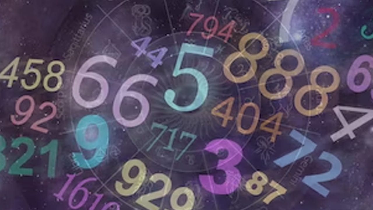 కుబేరుడు ఈ తేదీల్లో జన్మించిన వారిపై ప్రత్యేకంగా దృష్టిపెడతాడని చెబుతున్నారు పండితులు. దీని వలన ఈ తేదీల్లో జన్మించిన వారికి డబ్బు కష్టాలు ఉండవంట. వీరిని కుబేరుడు నిత్యం ప్రేమిస్తూ.. ఏ కష్టాలు రాకుండా చూసుకుంటాడు. అలాగే వీరు ప్రతి పనిలో నిత్యం విజయం సాధిస్తూ చాలా ఆనందంగా గడుపుతారంట. ముఖ్యంగా ఈ సంవత్సరంలో వీరిపై కుబేరుడి ప్రత్యేక అనుగ్రహం ఎక్కువగా ఉంటుందంట.