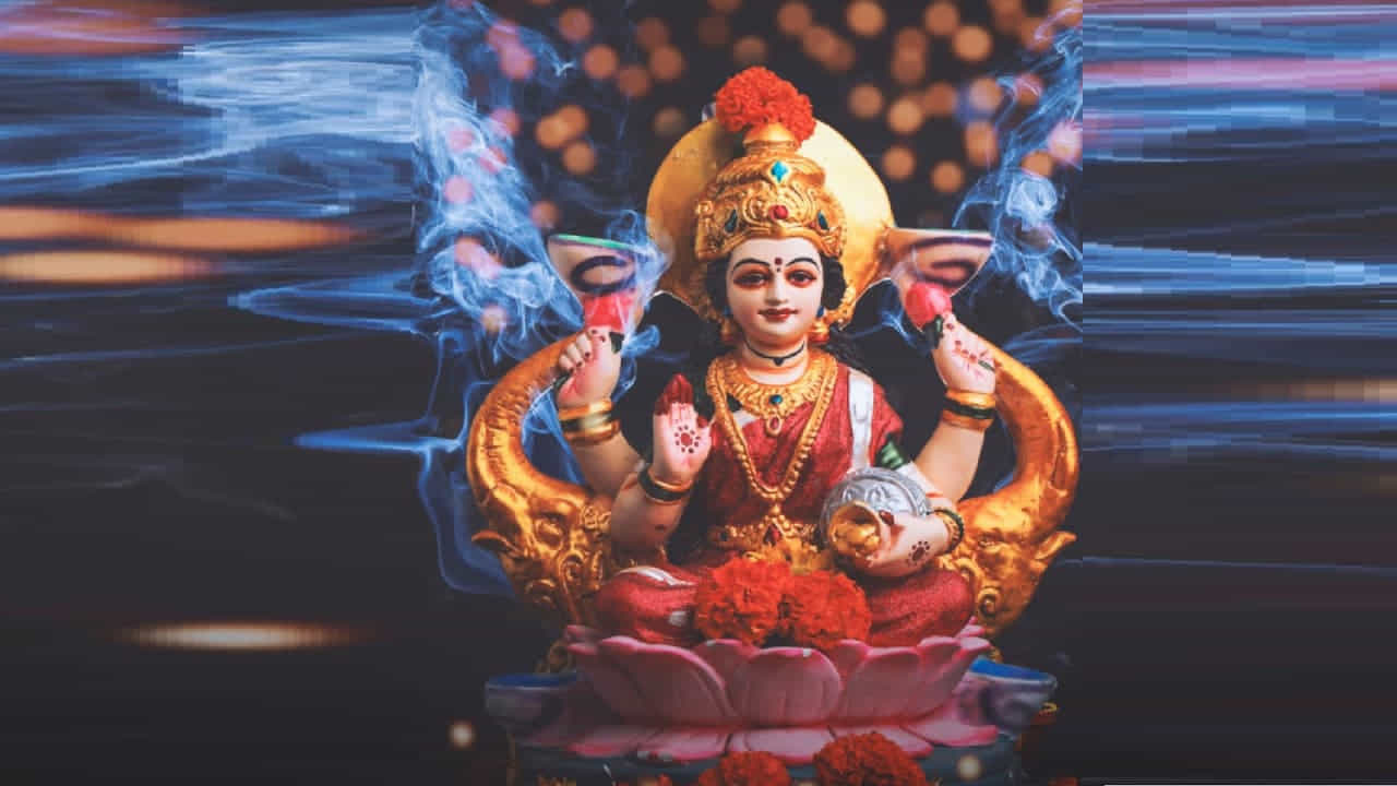 ఇక శుక్ర వారం రోజు ఉపవాసం పాటించడం వలన అనేక ప్రయోజనాలు ఉన్నాయని చెబుతున్నారు పండితులు. ఈరోజున ఉపవాసం ఉండటం వలన లక్ష్మీదేవి, విష్ణుమూర్తి ఆశీస్సులు లభిస్తాయంట. అందువలన ఎవరు అయితే తమ ఇంటిలో సంపద, శ్రేయస్సు పెరగాలని కోరుకుంటారో, వారు శుక్రవారం ఉపవాసం ఉండటం చాలా మంచిదంట. అంతే కాకుండా ఈ రోజు దక్షిణ ముఖంగా ఉన్న శంఖంలో నీటిని నింపి, విష్ణు మూర్తికి అభిషేకం చేసి, పుల్లటి ఆహారాలు తినకుండా ఉండటం వలన ఆ ఇంటిలో అష్టైశ్వార్యాలు కలుగుతాయంట.