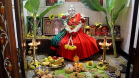 తొలి శుక్రవారం లక్ష్మీ దేవిని ఇలా పూజించండి.. ఏడాదంతా సిరిసంపదలే