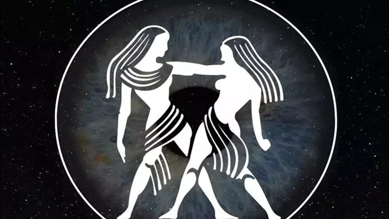 మిథున రాశి : మిథున  రాశి వారికి గౌరవ మర్యాదలు పెరుగుతాయి. అంతేకాకుండా ఈ రాశి వారు చాలా ఆనందంగా జీవిస్తారు. లక్ష్మీనారాయణ రాజయోగం వలన ఆర్థికంగా కలిసి వస్తుంది. అనుకోని విధంగా డబ్బు చేతికి అందుతుంది. అదృష్టం కలిసి వస్తుంది. నిలిచి పోయిన పనులు త్వరగా పూర్తి అవుతాయి. వ్యాపారస్తులు పెట్టుబడుల ద్వారా ఎక్కువ లాభాలు పొందుతారు. అన్నివిధాలుగా కలిసి వస్తుంది.