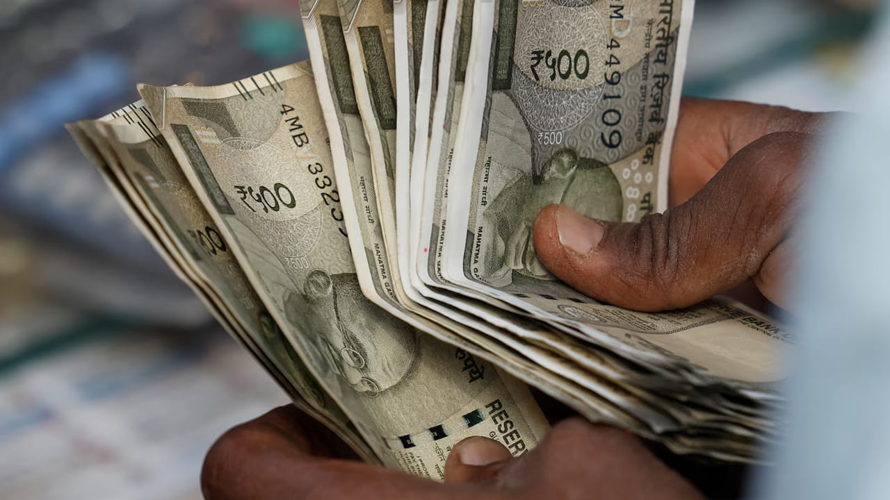  ఈ పథకం కింద మీ పిల్లలు ఒక నిర్దిష్ట వయస్సు తర్వాత మనీ-బ్యాక్ ప్రయోజనాలను పొందుతారు. మీ బిడ్డకు 18, 20, 22, 25 సంవత్సరాల వయస్సు వచ్చినప్పుడు పెట్టుబడి పెట్టిన మొత్తంలో కొంత భాగాన్ని మనీ-బ్యాక్ ప్రయోజనాలుగా తిరిగి ఇస్తారు. 18, 20, 22 సంవత్సరాల వయస్సులో హామీ ఇచ్చిన మొత్తాన్ని తిరిగి చెల్లిస్తారు. 25 సంవత్సరాల వయస్సులో హామీ ఇచ్చిన మొత్తంలో 40% బోనస్ అందుతుంది.