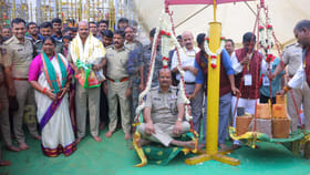 మేడారం జాతరలో డిజిపి పర్యటన.. గవర్నర్, మంత్రి సీతక్క లతో దర్శనం