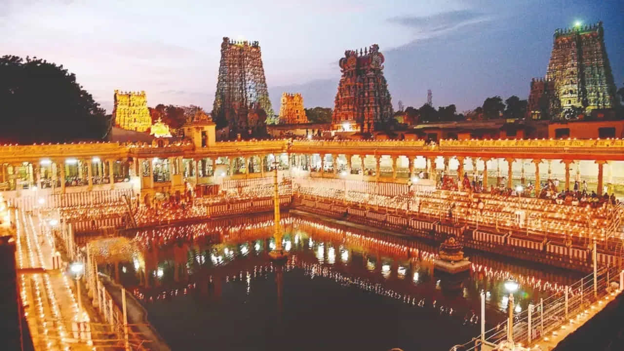 7. మదురై, తమిళనాడు

తమిళనాడులో దేవాలయాల నగరంగా పేరుగాంచిన మదురై (Madurai).. ఎప్పుడూ పర్యాటకులను ఆకర్షిస్తూనే ఉంటుంది. జనవరిలో ఇక్కడ వాతావరణం ఎంతో బాగుంటుంది. ప్రఖ్యాత మదుర మీనాక్షి అమ్మన్ ఆలయాన్ని సందర్శించేందుకు సాయంత్రంవేళ మంచి సమయంగా చెప్పవచ్చు. అనేక చారిత్రక కట్టడాలు, సాంస్కృతిక కార్యక్రమాలతో ఉండే వీధులు పర్యాటకులను ఆకట్టుకుంటాయి. 
