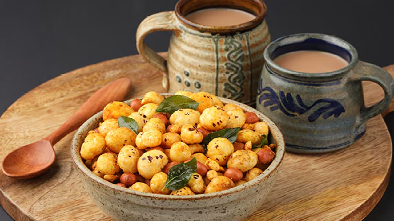 మఖానాలో పునరుత్పత్తి ఆరోగ్యాన్ని ప్రోత్సహించే సమ్మేళనాలు ఉన్నాయి. పురుషులు, మహిళలు ఇద్దరికీ ప్రయోజనకరంగా ఉంటాయి. మఖాన (ఫోటిడా) శరీరానికి తక్షణ శక్తిని అందిస్తుంది. ఇది ముఖ్యంగా అలసట, బలహీనంగా భావించే వారికి ప్రయోజనకరంగా ఉంటుంది.
