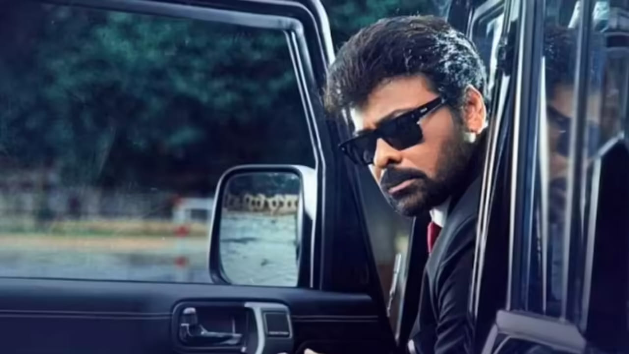 చిత్ర పరిశ్రమలో ఒకరి కోసం రాసుకున్న కథతో మరో హీరో సినిమా చేయ్యడం కామన్. చాలా సార్లు ఒక హీరోను ఊహించి కథ ప్రిపేర్ చేసుకుంటే, చివరిలో చిన్న చిన్న కారణాల వలన ఆ సినిమాను వేరే హీరోతో చేస్తుంటారు. అయితే అలానే శంకర వరప్రసాద్ గారు సినిమాలో హీరోగా మొదట చిరంజీవి కాదంట. ఈ సినిమా కథను దర్శకుడు ఓ హీరో కోసం రాసుకున్నాడంట, అతను ఎవరో కాదు తమిళ సూపర్ స్టార్ రజనీకాంత్.