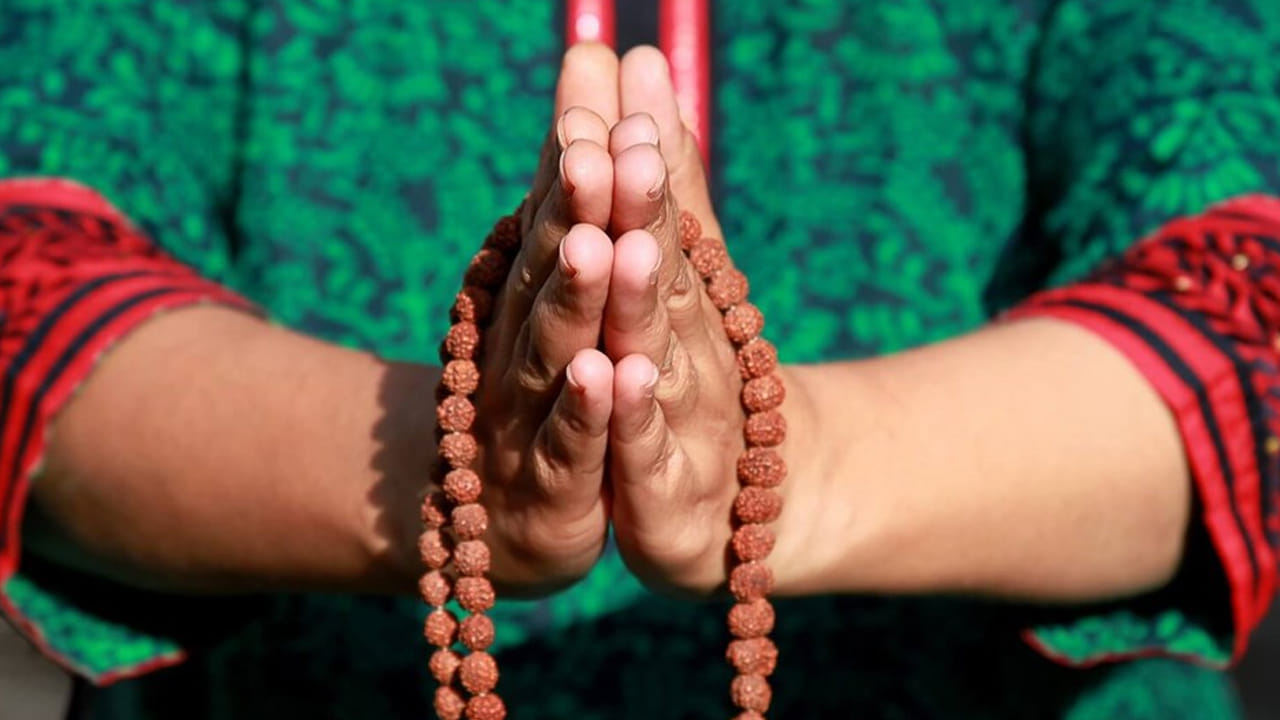 కాలభైరవ మంత్రం : గత సంవత్సరంలోని బాధలు తొలిగిపోయి, ఈ సంవత్సరం చాలా ఆనందంగా ఉండాలని, అనారోగ్య సమస్యలు, ప్రతికూల ఆలోచనలు, చెడు దృష్టి నుంచి బయటపడి ఆరోగ్యంతో ఆనందంగా ఉండాలి అంటే ఈ రోజు తప్పకుండా, కాలభైరవ మంత్రం జపించాల్సిందే అంటున్నారు పండితులు.