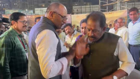 విశాఖ ఉత్సవ్‌లో కలెక్టర్‌ను తోసేసి అలిగెళ్లిపోయిన మేయర్‌! వీడియో