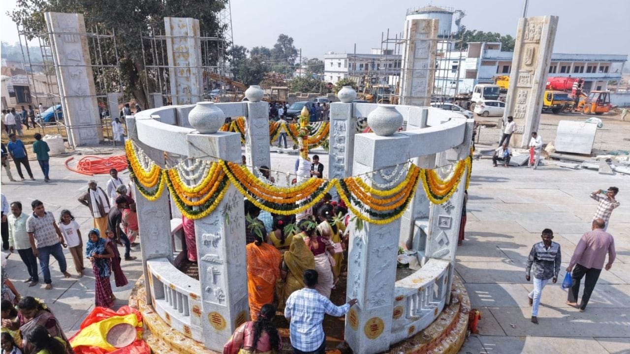 Medaram Maha Jatara: దారులన్నీ మేడారం వైపే.. మహాజాతరకు సర్వం సిద్ధం.. ఒక్క క్లిక్‌తో ఫుల్ అప్‌డేట్స్..