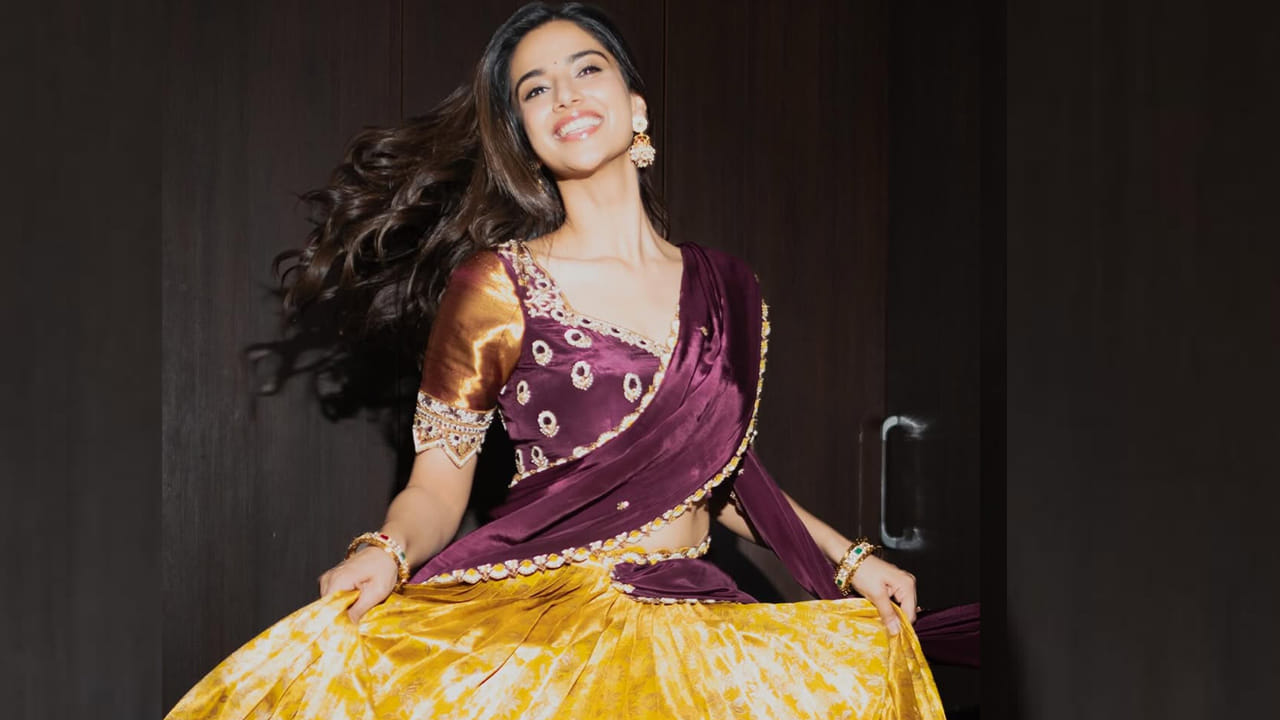 మరీ ముఖ్యంగా వెంకటేష్ సరసన సంక్రాంతికి వస్తున్నాం అనే సినిమాలో నటించి, ఈ మూవీలో వెంకటేష్ గర్ల్ ఫ్రెండ్ పాత్రలో ఇరగదీసిందనే చెప్పాలి. ఈ మూవీతో ఈ అమ్మడుకు విపరీతమైన క్రేజ్ వచ్చింది.  తర్వాత మళ్లీ సంక్రాంతి పండుగకు నవీన్ పోలిశెట్టి సరసన అనగనగా ఒక రాజు సినిమాలో నటించి, మంచి సక్సెస్ అందుకుంది.