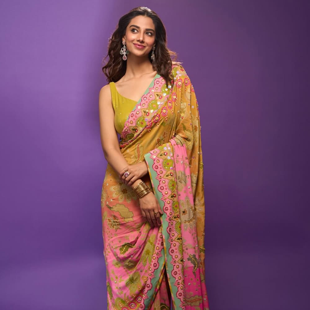 ఇచ్చట వాహనములు నిలుపరాదు సినిమాతో తెలుగు తెరకు పరిచయమైన ఈ అమ్మడు.. ఆ తర్వాత హిట్టు కోసం చాలా కాలం ఎదురుచూస్తింది. అడివి శేష్ హీరోగా నటించిన హిట్ 2 సినిమా ఆమె కెరీర్ ను మలుపు తిప్పింది. ఈ మూవీ తర్వాత అమ్మడుకు వరుస ఆఫర్స్ వచ్చాయి. 