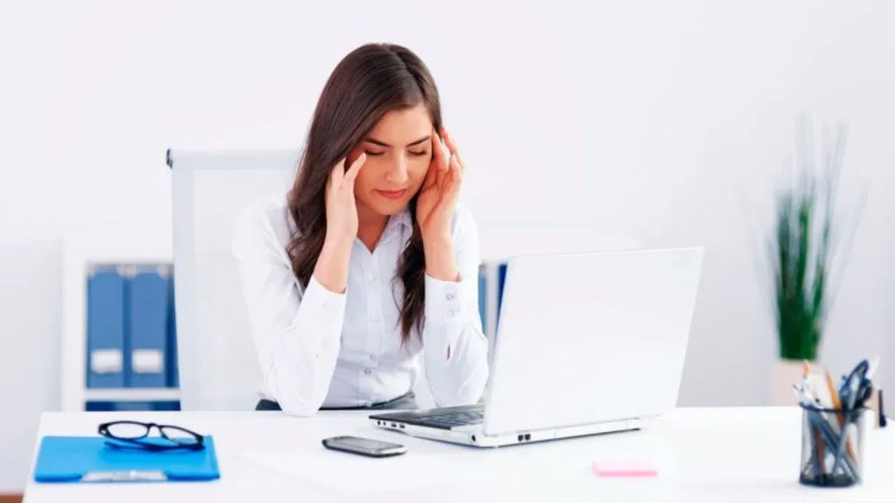 
స్టడీ బ్రేక్స్.. 

మనం ఏదైనా చదువుతున్నప్పుడు కనీసం 25 నిమిషాలకు ఒకసారి బ్రేక్ తీసుకోవడం మంచిది. షార్ట్ బ్రేక్స్ తీసుకోవడం ద్వారా మీ ఏకాగ్రత పెరుగుతుంది. ఇది మెదడుకు సంబంధించిన ఒత్తిడిని తగ్గిస్తుంది. దీంతో మీ జ్ఞాపక శక్తి మెరుగుపడుతుంది. 
