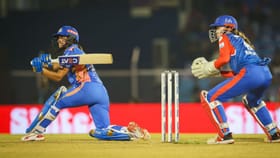 హర్మన్ వీరవిహారం..సీవర్ బ్రంట్ మెరుపులు..ఢిల్లీ టార్గెట్ 195