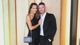 భార్యకు దొరికిపోయిన స్టార్ క్రికెటర్..విడాకుల కోసం రూ.300 కోట్లు